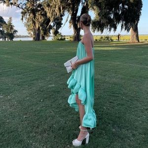 ALEXIS ALFI DRESS SIZE SMALL NEVER BEEN WORN